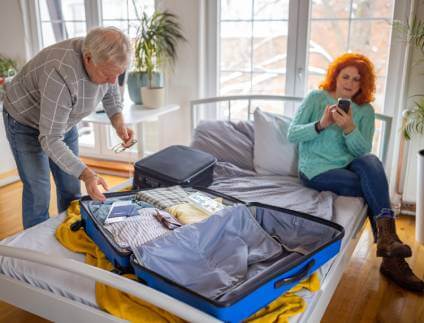 Couple returning from vacation trouble. Woman getting a possible phone scam message.